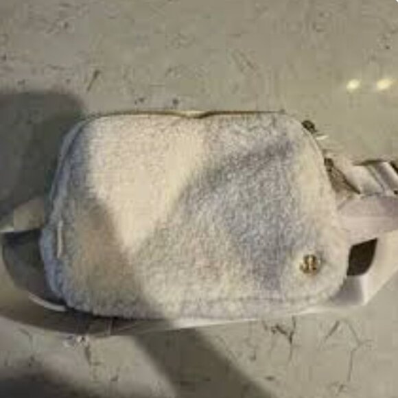 Lululemon Everywhere Fleece Belt Bag - Picture 5 of 5